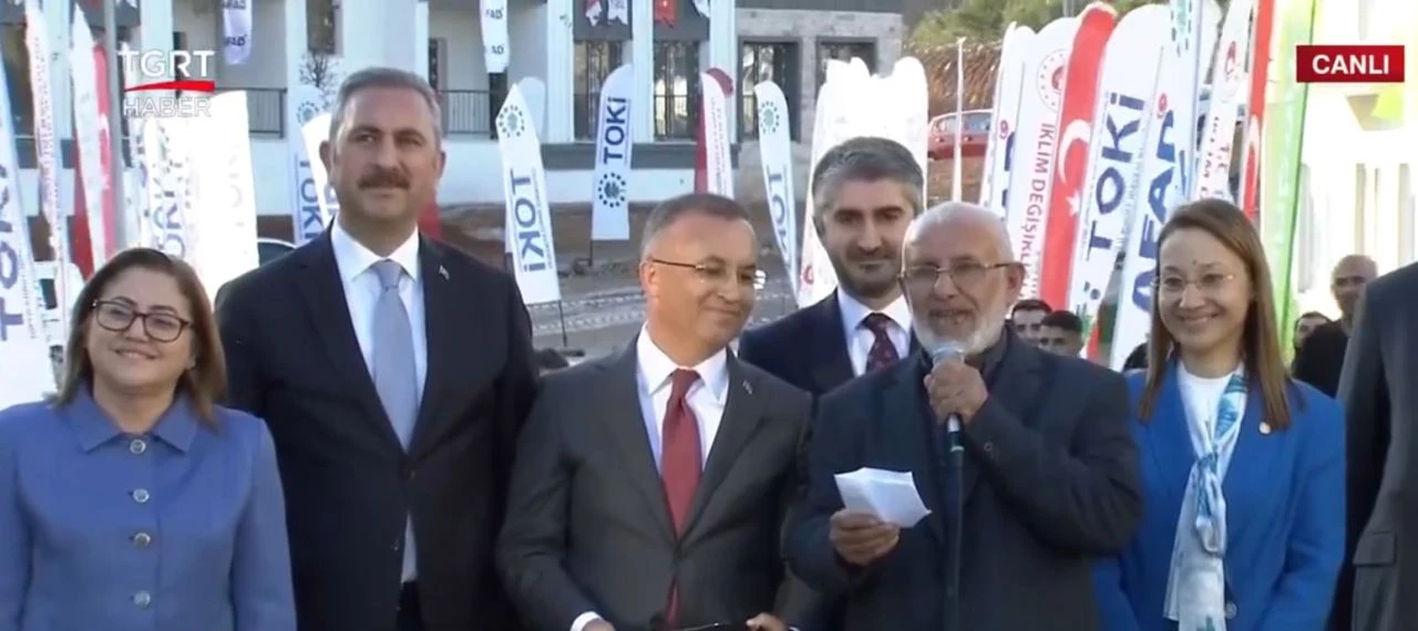 Gaziantepli depremzededen Cumhurbaşkanı Erdoğan'a 'one minute' şiiri! Sözleri büyük alkış topladı - 1. Resim