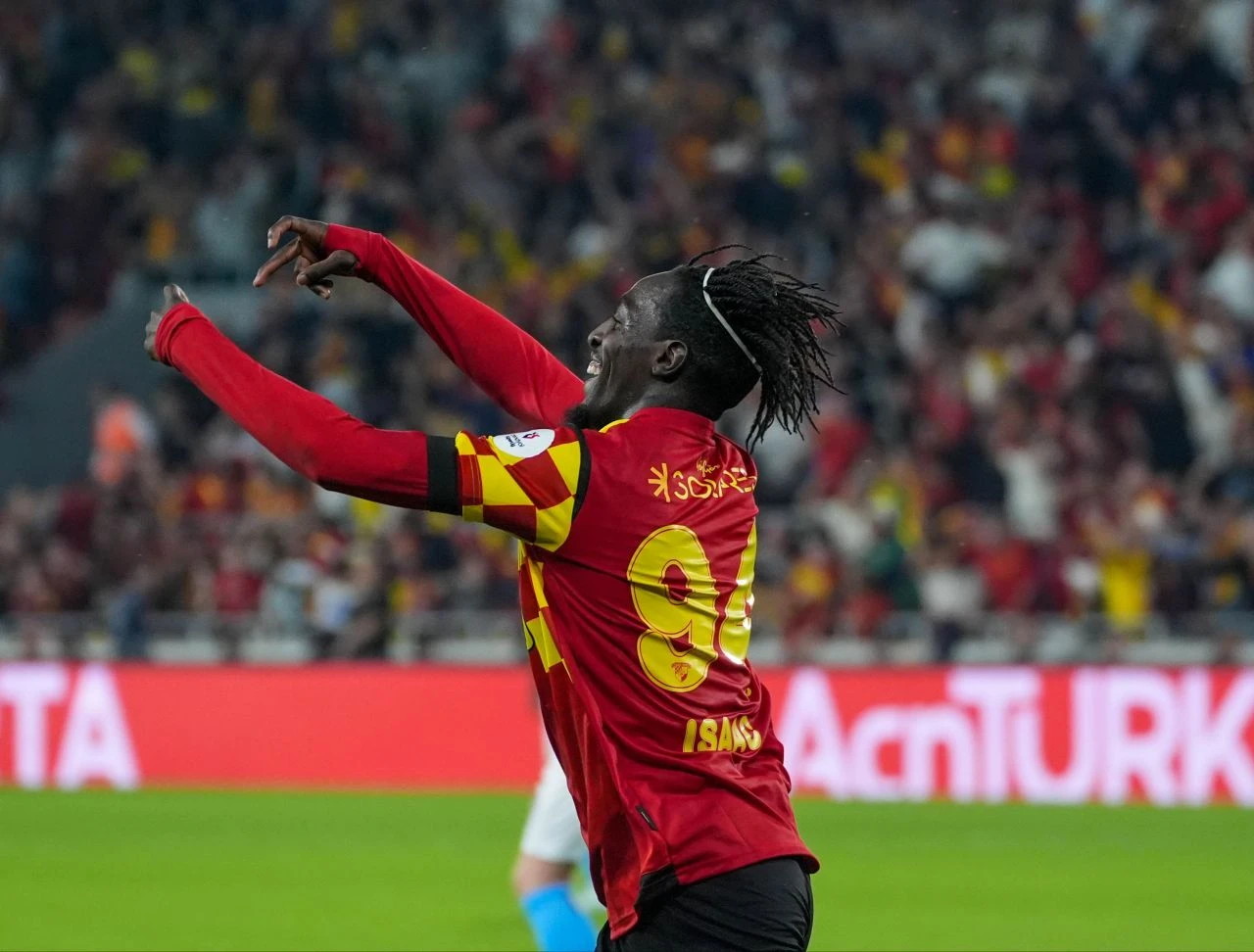 Göztepe 10 kişi oynadı! Trabzonspor'u 2-1'lik skorla geçti