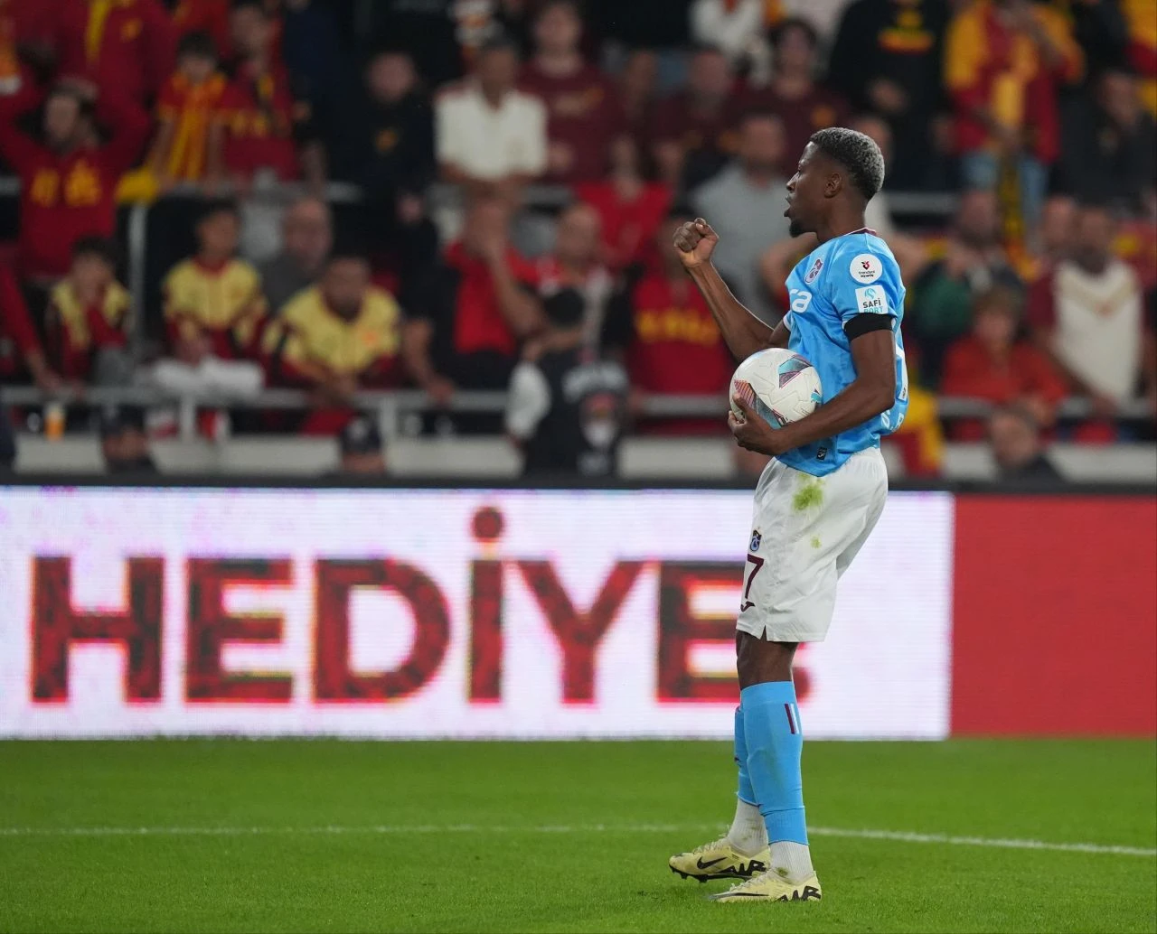 Göztepe 10 kişi oynadı! Trabzonspor'u 2-1'lik skorla geçti