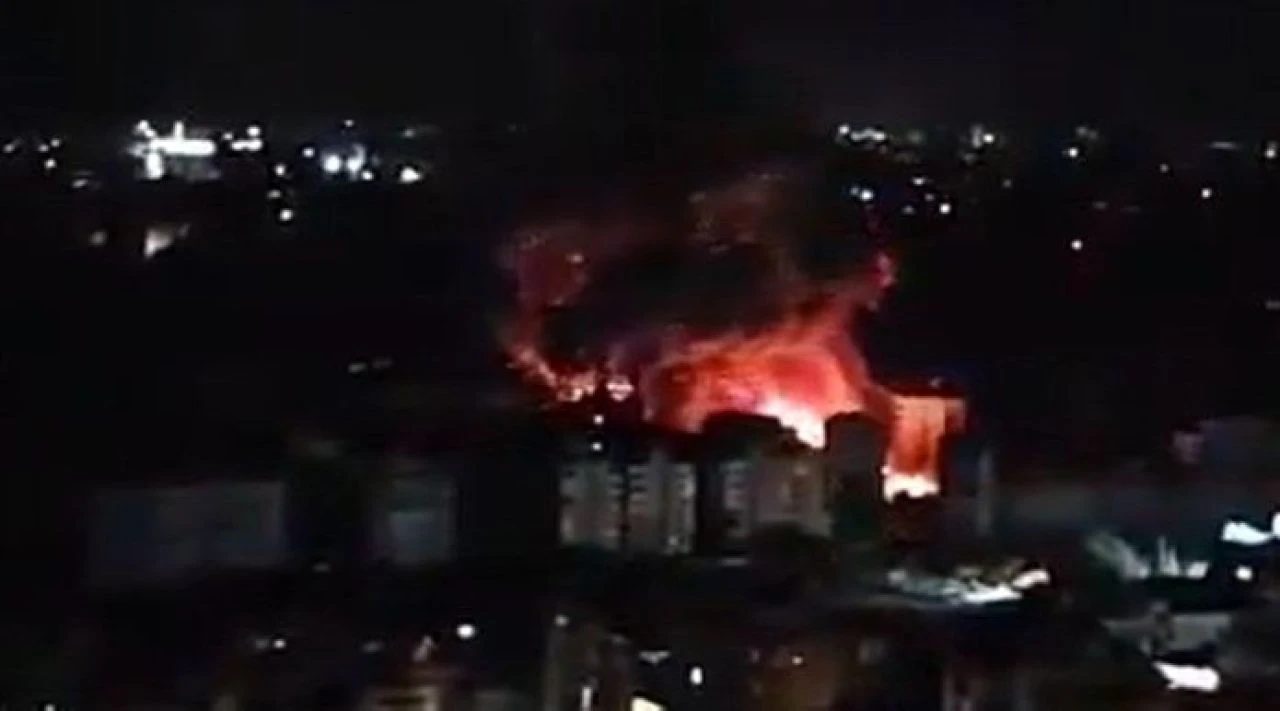 İran'da patlama anı kamerada: İsrail misilleme başlattı - 1. Resim
