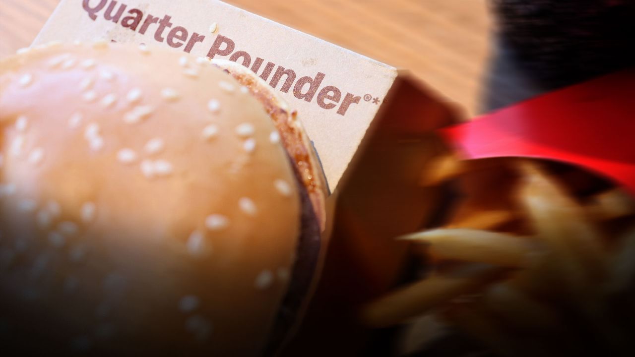 Mcdonalds&#039;ta bakteri skandalı! Enfeksiyonlu sayısı artmaya devam ediyor