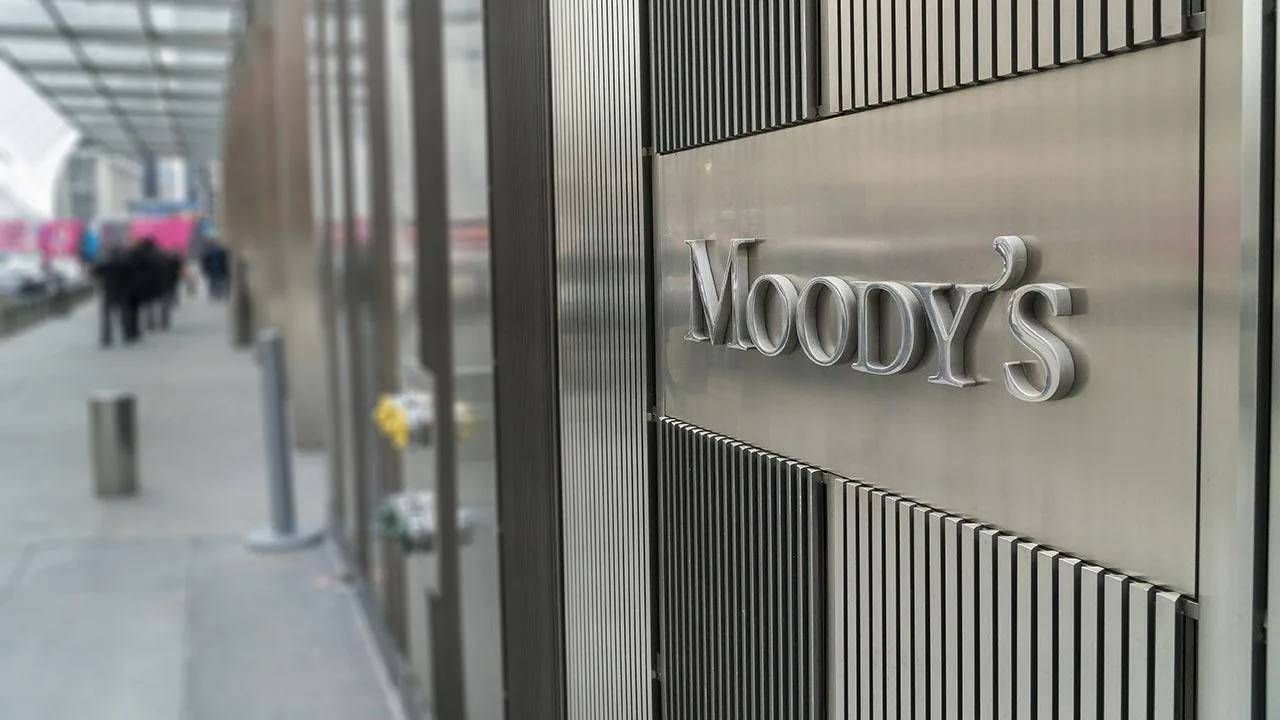 Moody&#039;s duyurdu: Fransa&#039;nın kredi notu negatife düştü!