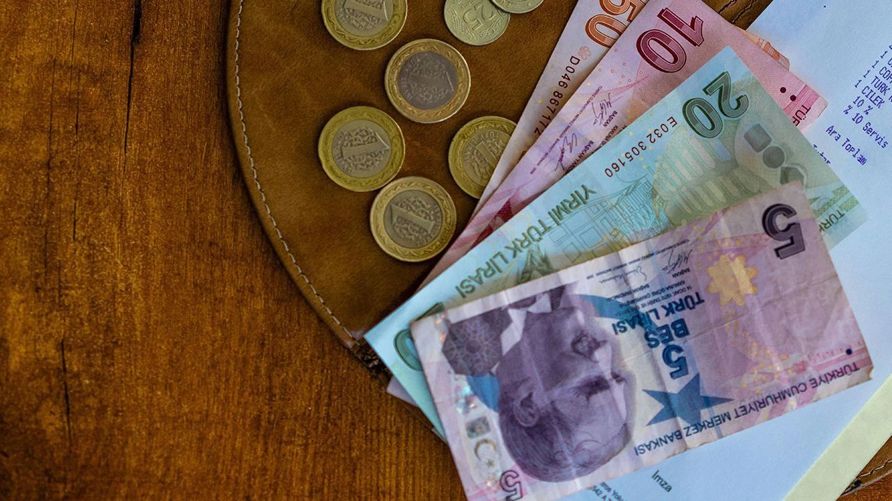 Bankalar nakit para toplama yarışına girdi! 1 milyon liranın 32 günlük getirisini duyan bankaya koşuyor - 1. Resim