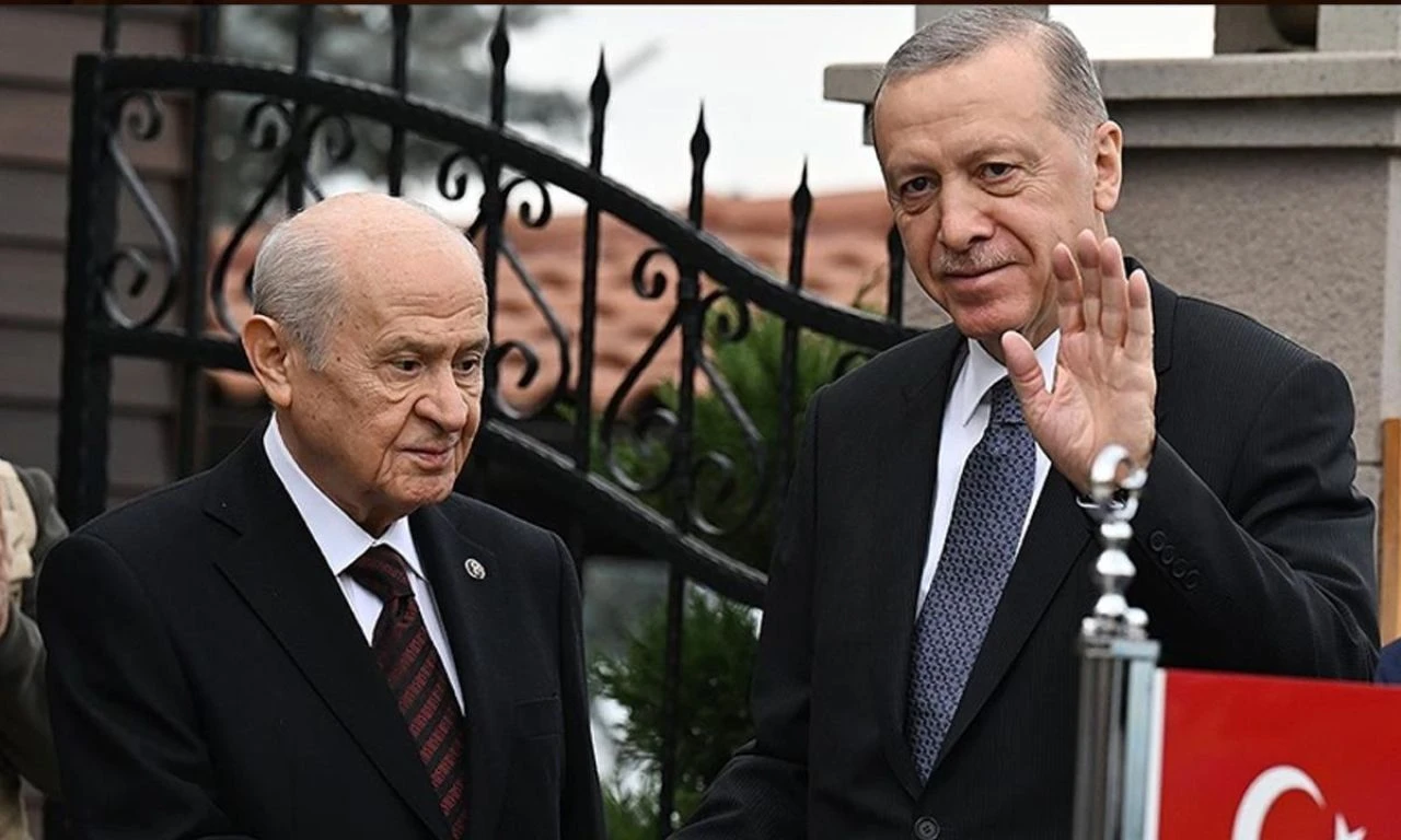 Devlet Bahçeli'nin Abdullah Öcalan çağrısı siyaseti hareketlendirdi! Özgür Özel'den Cumhurbaşkanı Erdoğan'a çağrı: Çık açıklama yap - 2. Resim