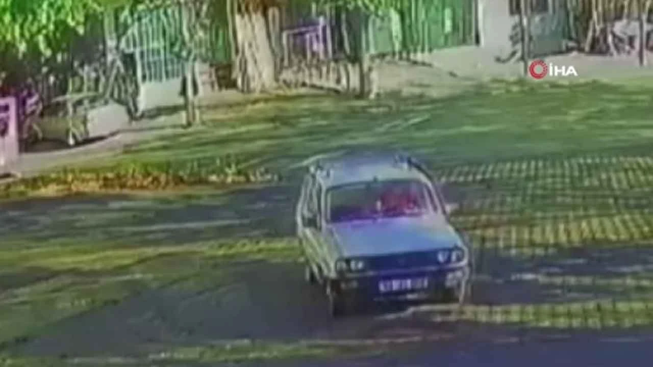 El freni çekilmeyen otomobil bahçeye uçtu! O anlar kamerada
