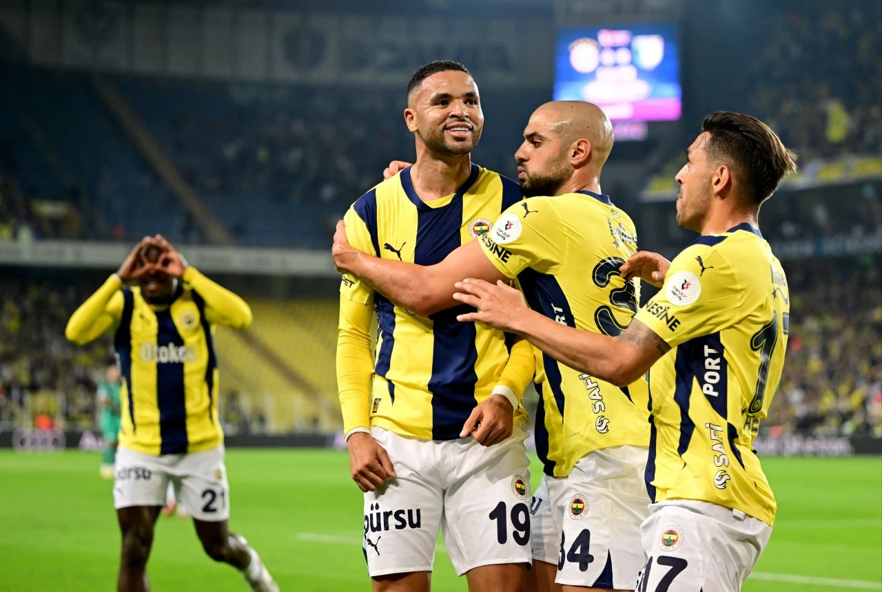 Fenerbahçe taraftarı önünde kazandı! Bodrum engelini 2 golle geçti
