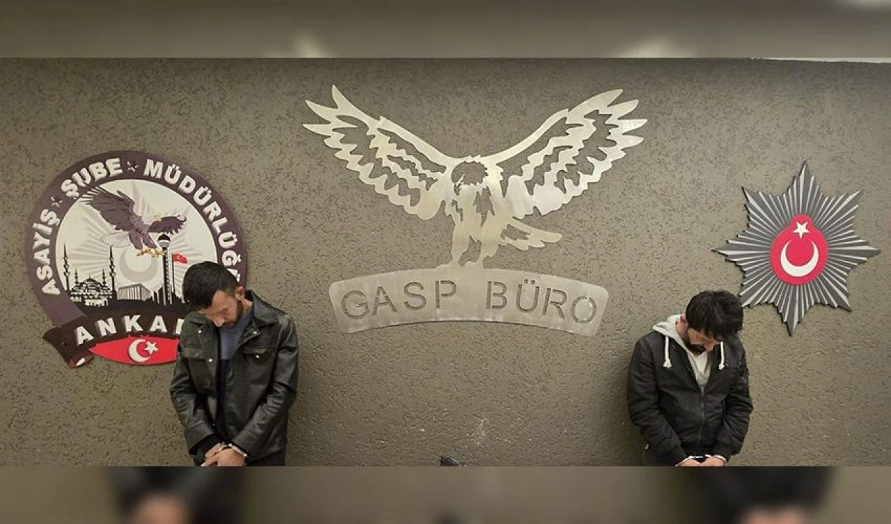 Soyguncuların silahı tutukluk yaptı, kuyumcu ölümden döndü: O anlar kamerada