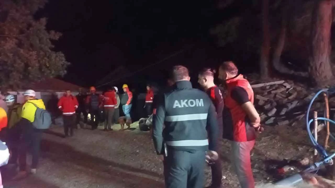 Adana depremi sonrası Naci Görür'den uyarı: Stres yüklendi - 1. Resim