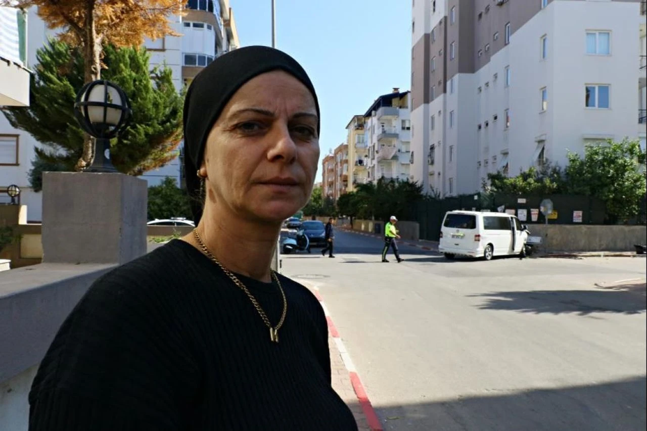 Antalya’da mahalleliden “Dur tabelası” isyanı: Takan yok! - 3. Resim