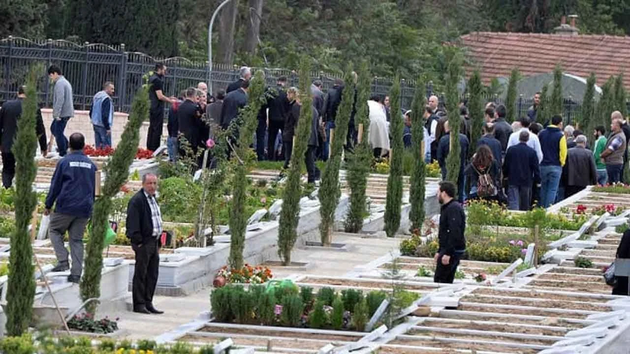 Cem Garipoğlu'nun mezarındaki poşet incelendi: Kan örneği insana ait çıkmadı - 1. Resim