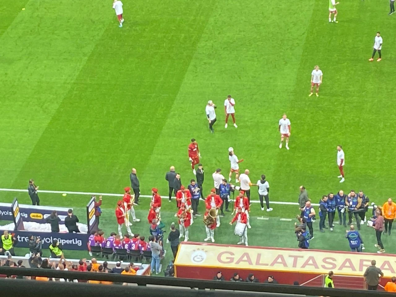 Derbi öncesi Cumhuriyet Bayramı şenliği!