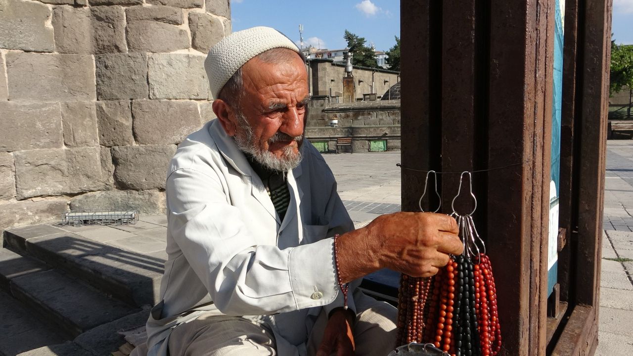 Emekliliğe karşı dededen ilginç çıkış: Emekli olmak isteyen enayi, Allah nasip etmesin! - 1. Resim