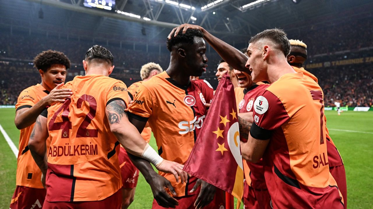 Galatasaray, sahasında Beşiktaş&#039;ı 2-1 mağlup etti