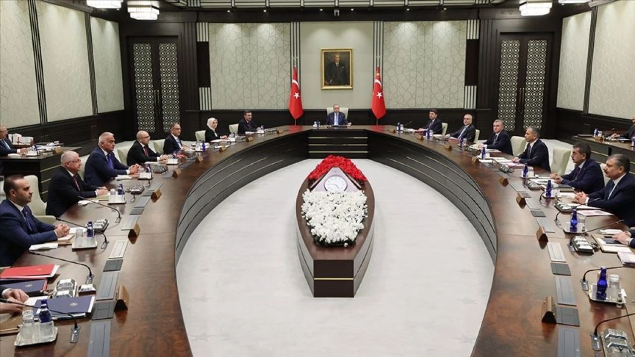 Kabine Cumhurbaşkanı Erdoğan başkanlığında toplanıyor: Ekonomiden teröre gündem yoğun - 1. Resim