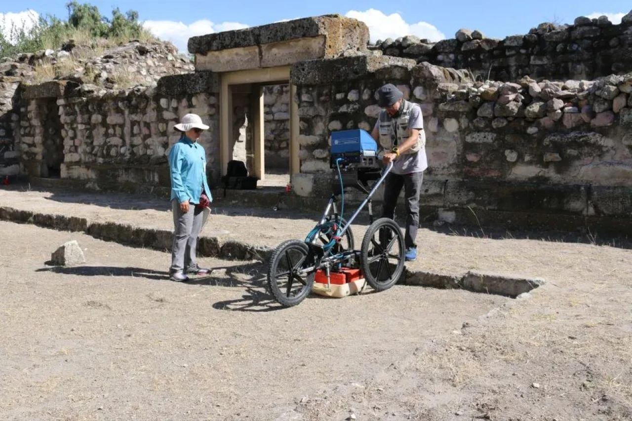Kilisenin altında gizemli tüneller bulundu! Oda sistemleri şoke edici - 3. Resim