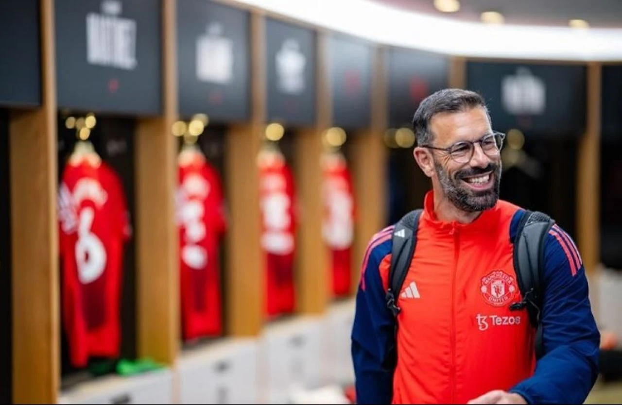 Ruud Van Nistelrooy, Manchester United'dan önce PSV Eindhoven'da teknik direktörlük yaptı - 2. Resim