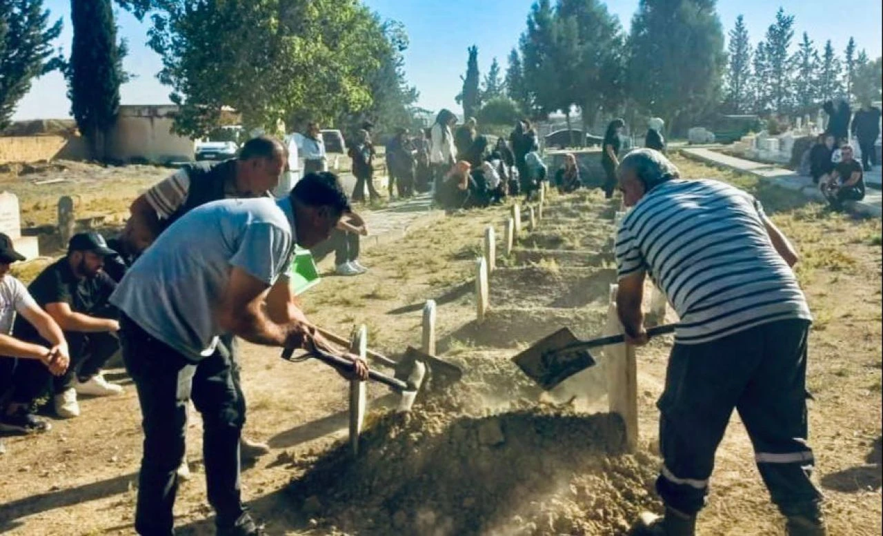 Su yerine alkol verilerek ölen bebek toprağa verildi! Entübe edilen 6 bebekten haber geldi - 5. Resim