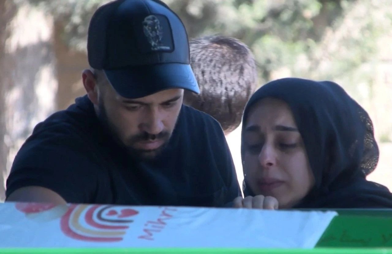 Su yerine alkol verilerek ölen bebek toprağa verildi! Entübe edilen 6 bebekten haber geldi - 4. Resim