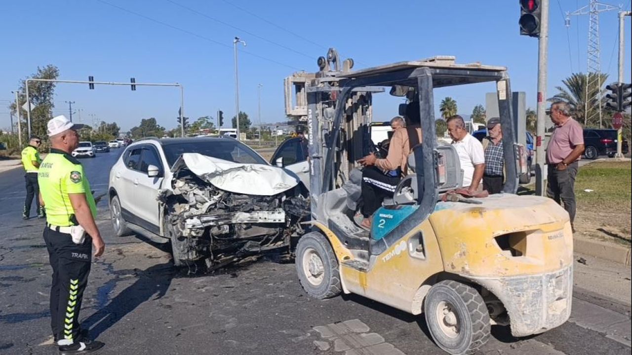 Trafik ışıkları arızalandı, ortalık savaş alanına döndü: Çok sayıda yaralı var - 1. Resim