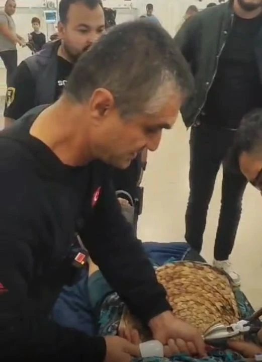 Yemek yapan kadının acı dolu anları: Elini blendara kaptırdı