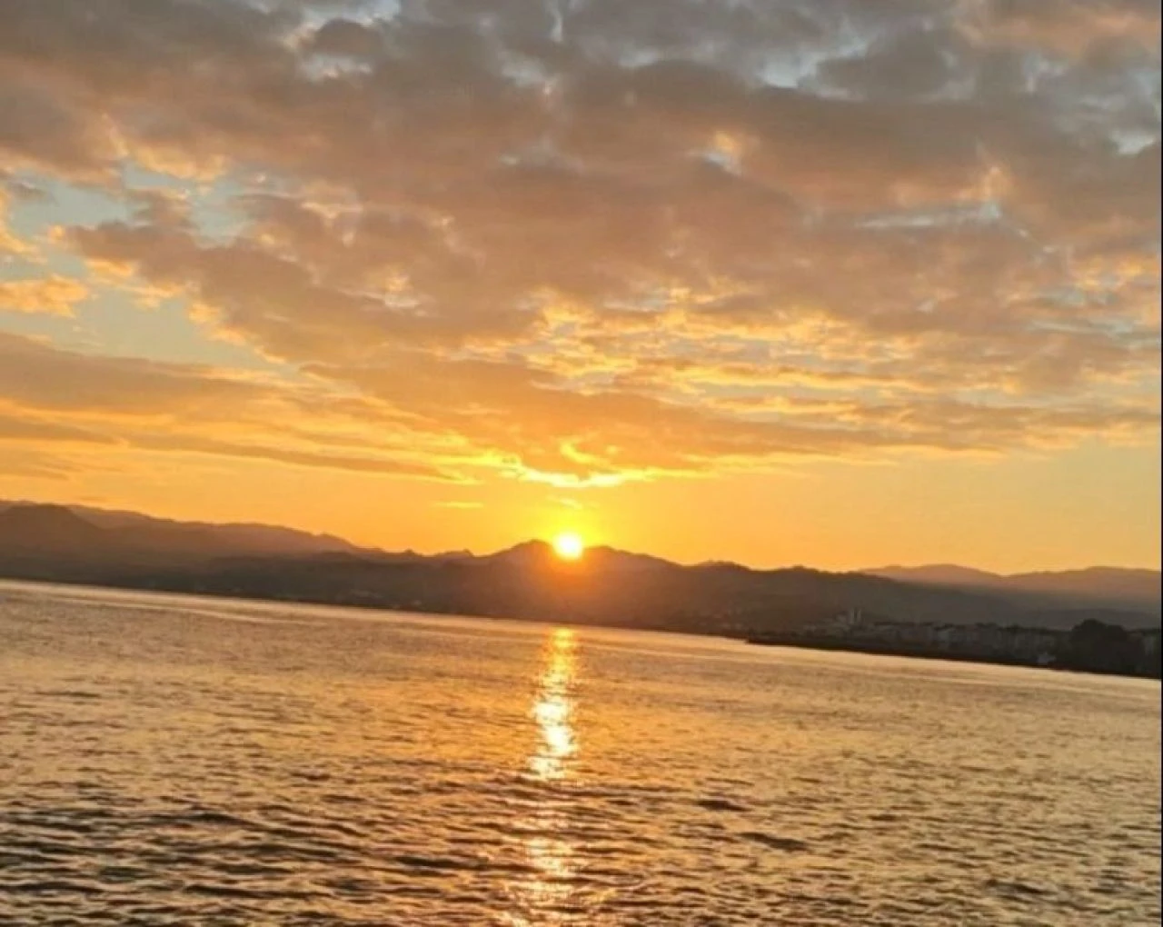 Gün doğumuna yansıyan ‘ay-yıldız’ silueti! Cumhuriyet Bayramı’nda anlamlı tesadüf - 1. Resim