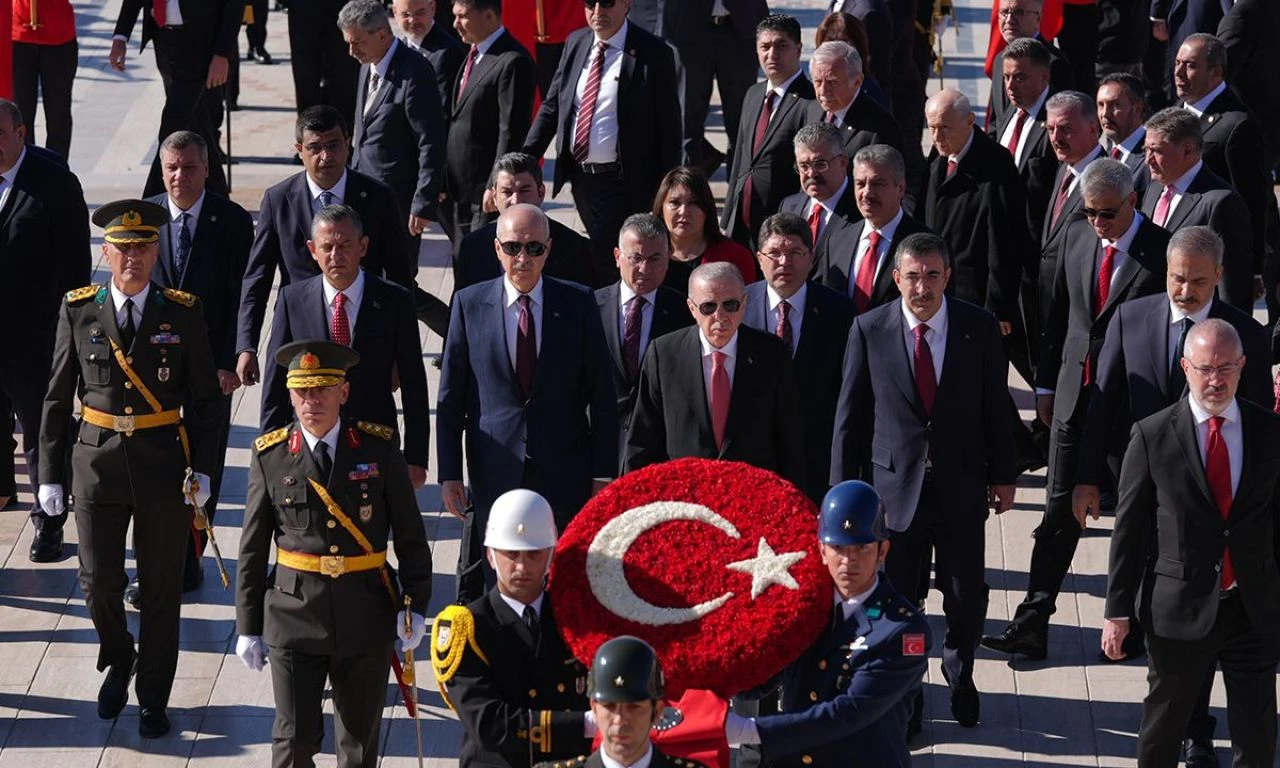 Son dakika | Cumhuriyetimiz 101 yaşında: Devlet erkanı Anıtkabir'i ziyaret etti! Erdoğan'dan çarpıcı mesaj - 1. Resim