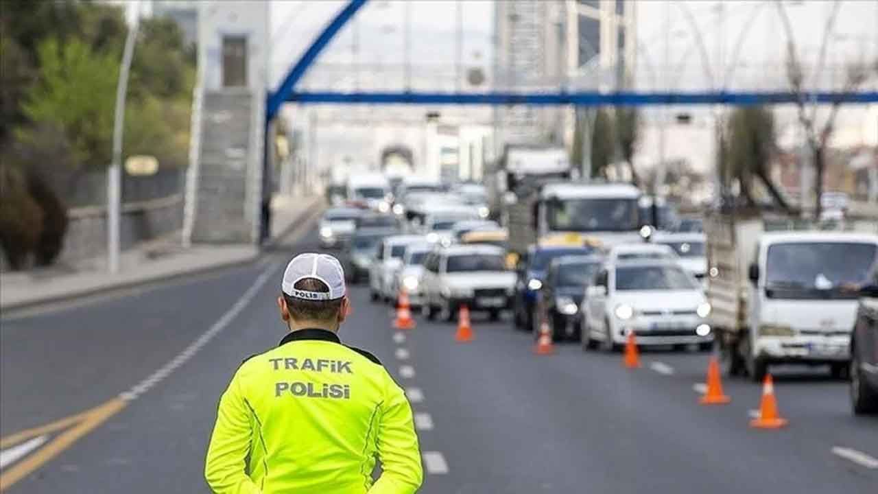 Trafiğe 29 Ekim ayarı: İstanbul ve Ankara'da bazı yollar trafiğe  kapatılacak! | TGRT Haber