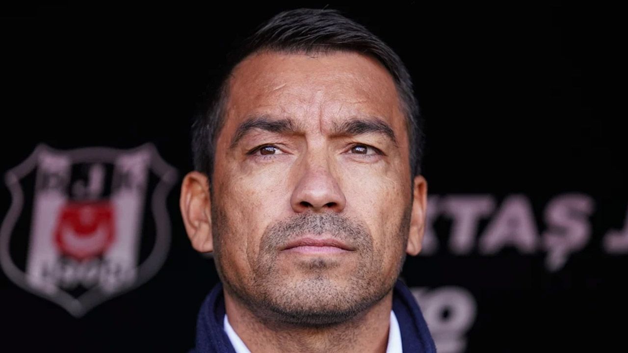 Van Bronckhorst&#039;tan hakeme sert tepki: Galatasaray bizi faullerle durdurdu