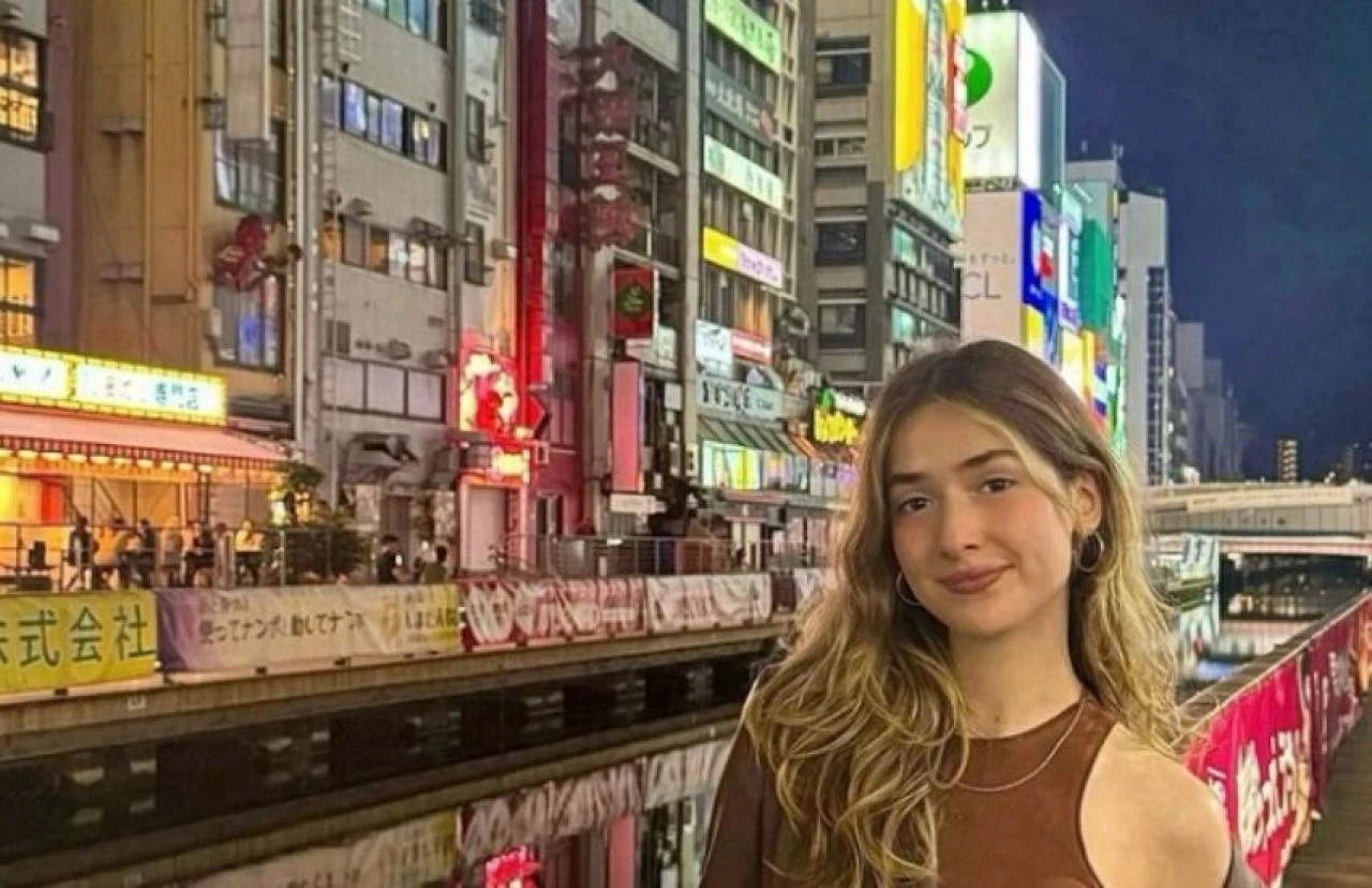 Aranan FETÖ'cü Mahmut Akpınar'ın kızı fenomen çıktı! 1 milyon aboneli Zeliha Akpınar videosunda babasını paylaştı