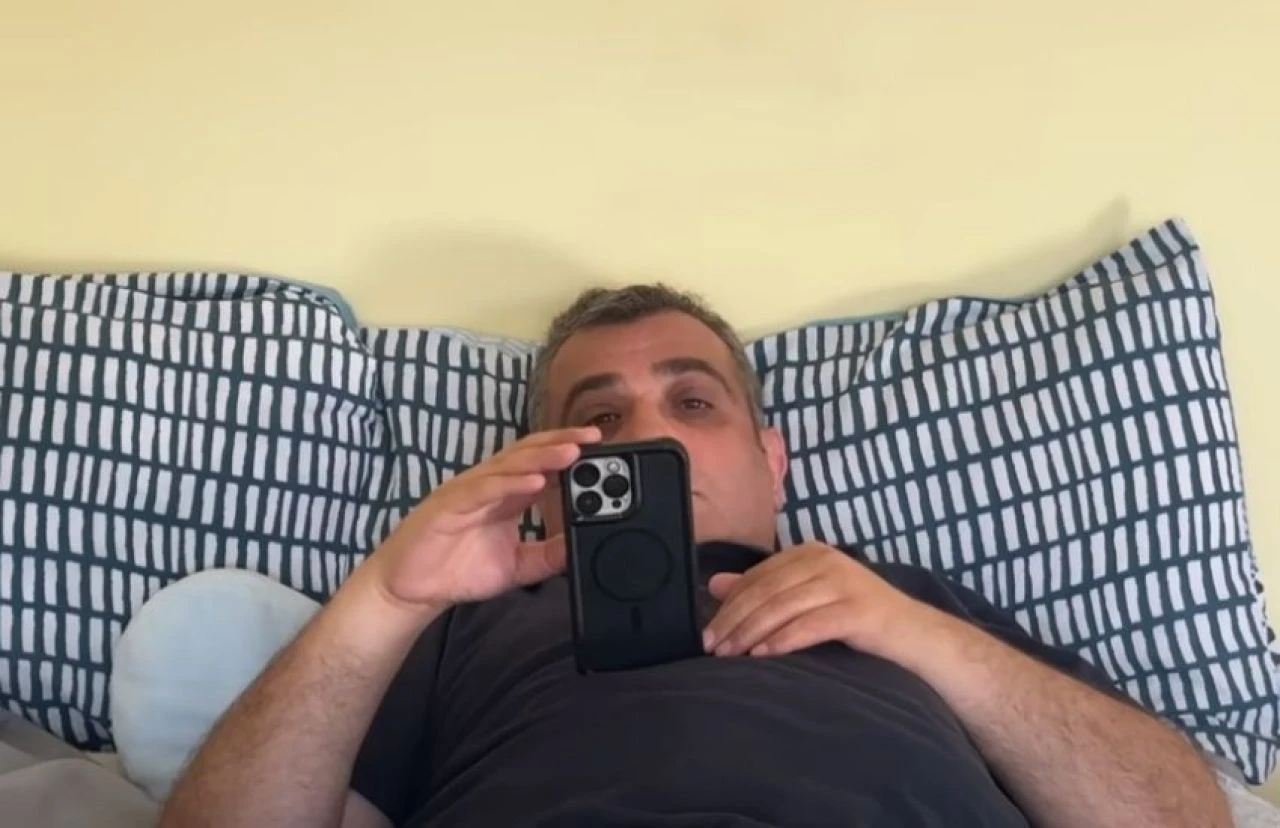 Aranan FETÖ'cü Mahmut Akpınar'ın kızı fenomen çıktı! 1 milyon aboneli Zeliha Akpınar videosunda babasını paylaştı