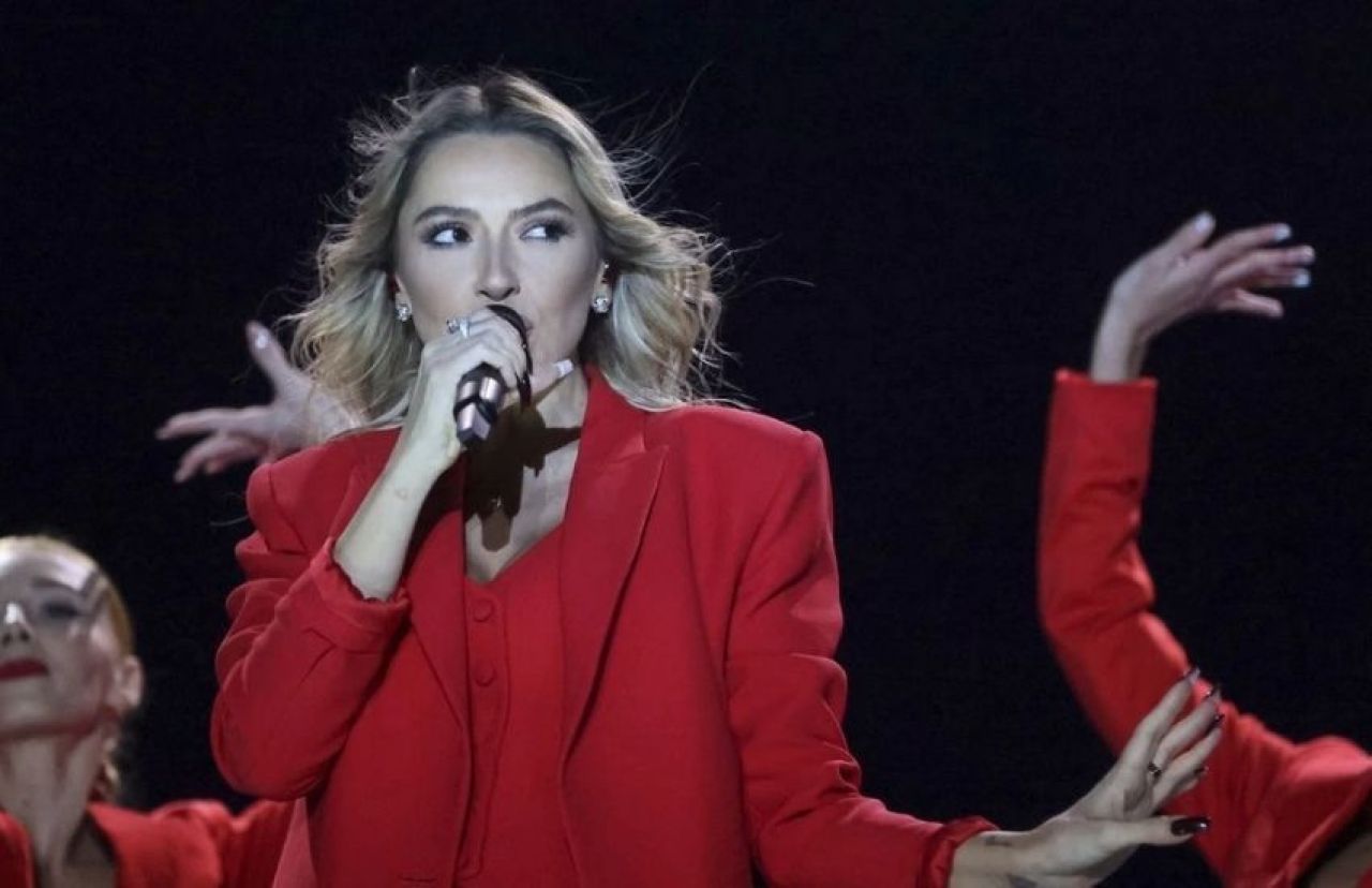 Hadise konserinde korkutan yangın! - 2. Resim