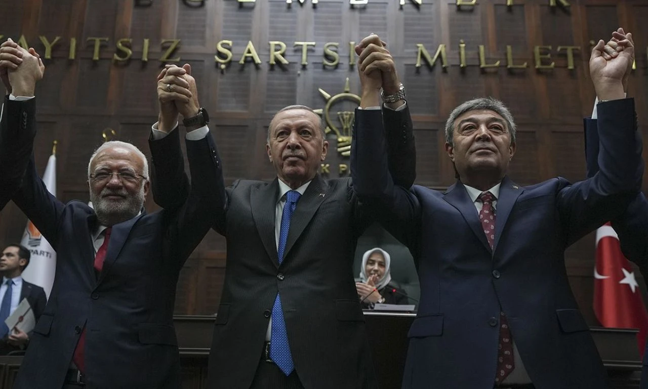 İYİ Parti'den istifa etmişti! Dursun Ataş, AK Parti'ye geçti - 1. Resim