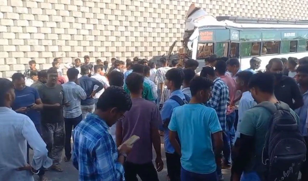 Otobüs beton tünele saplandı! Korkunç kazada çok sayıda ölü ve yaralı var - 2. Resim