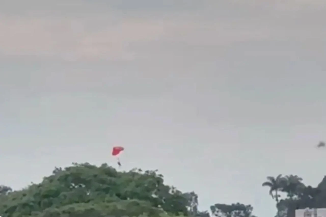 Paraşütü arıza yaptı döne döne hızla yola çakıldı! Korkunç görüntüler ortaya çıktı - 2. Resim