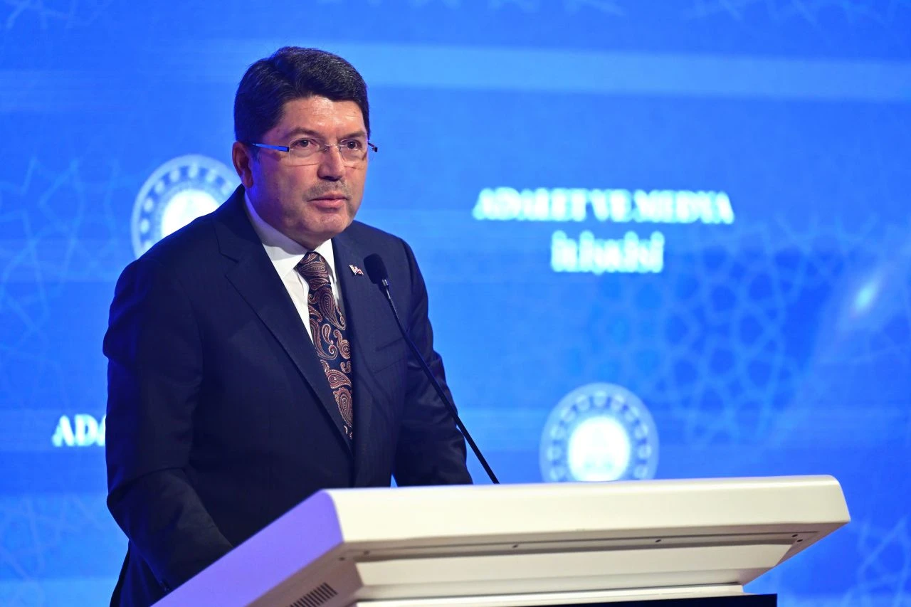 Adalet Bakanı Tunç'tan Ahmet Özer'in tutuklanması tartışmasında yargıyı tehdide tepki - 1. Resim