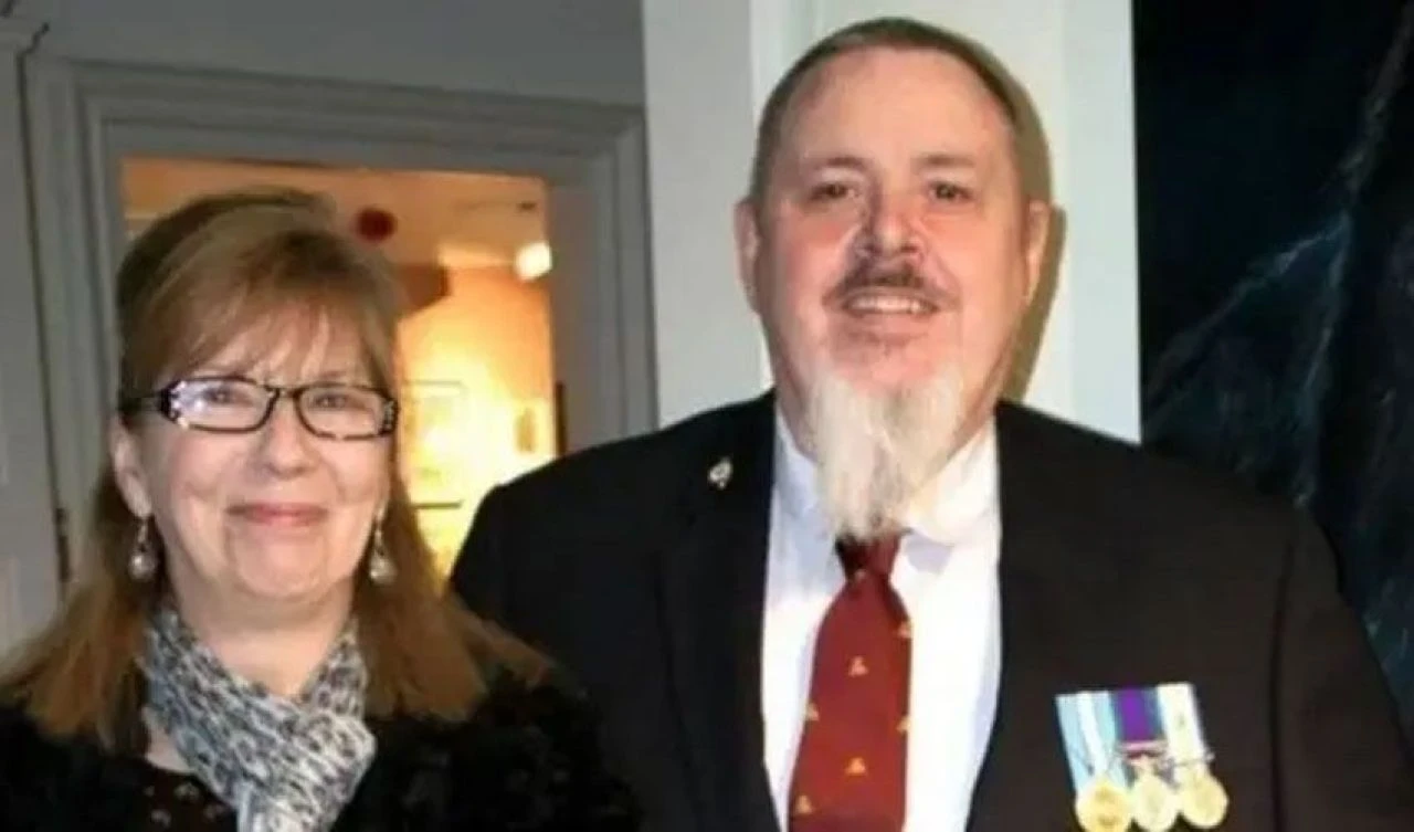 Çalınan yüzüğü için sosyal medyada hırsıza seslendi! Bir notla derin bir nefes aldı: Özür dilerim - 1. Resim