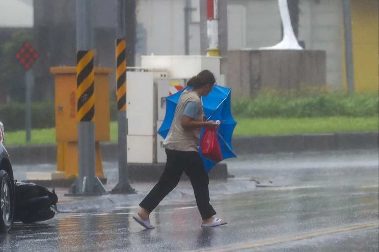 Kong-rey Tayfunu Tayvan'da binlerce kişiyi evinden etti: Ölü ve çok sayıda yaralı var - 5. Resim