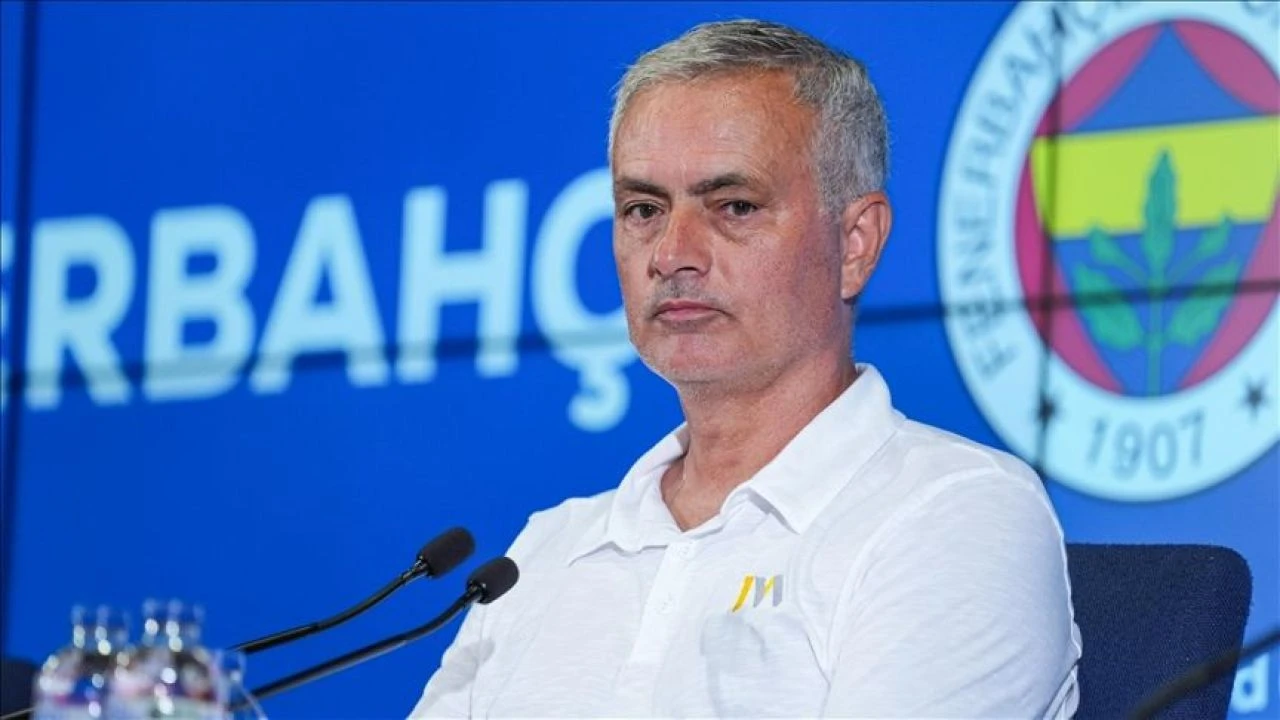 Mourinho'nun sakatlandığı açıklandı! Teknik adamın sağlık durumu belli oldu - 1. Resim