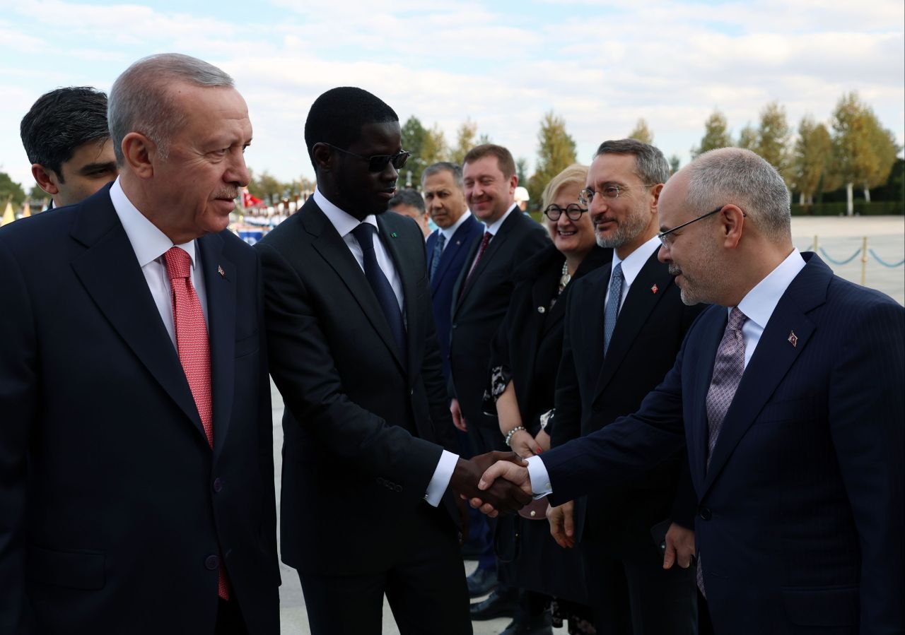 Son dakika | Diplomasi trafiği sürüyor! Erdoğan, Senegalli mevkidaşı Diomaye Faye'yi karşıladı - 1. Resim