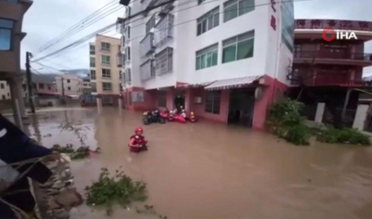 Trami Tayfunu Çin'i vurdu! Yollar sular altında kaldı: Çok sayıda kişi hayatını kaybetti - 5. Resim