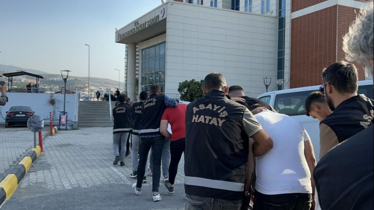 Hatay’da uygulama noktaları için WhatsApp grubu kuranlara darbe: Çok sayıda gözaltı! - 1. Resim