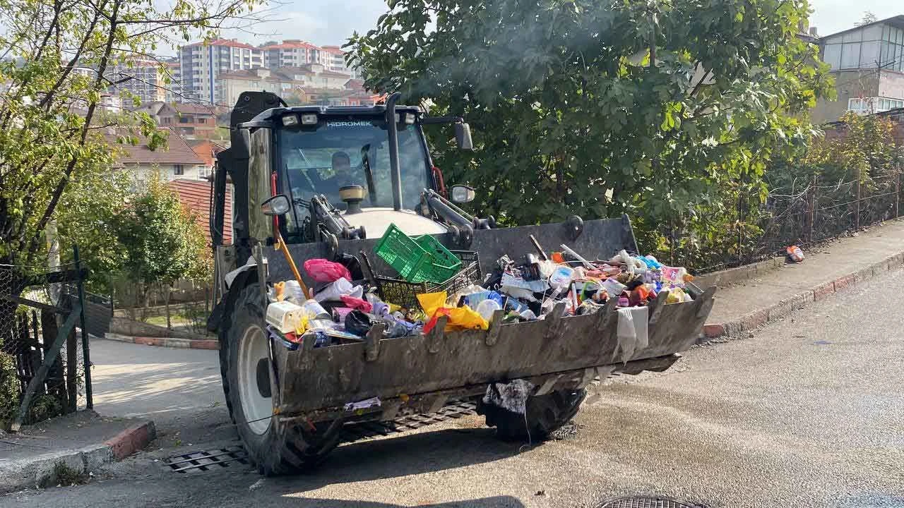 Kötü koku ekipleri harekete geçirdi! Evden tam 1 kamyon çöp çıktı - 2. Resim