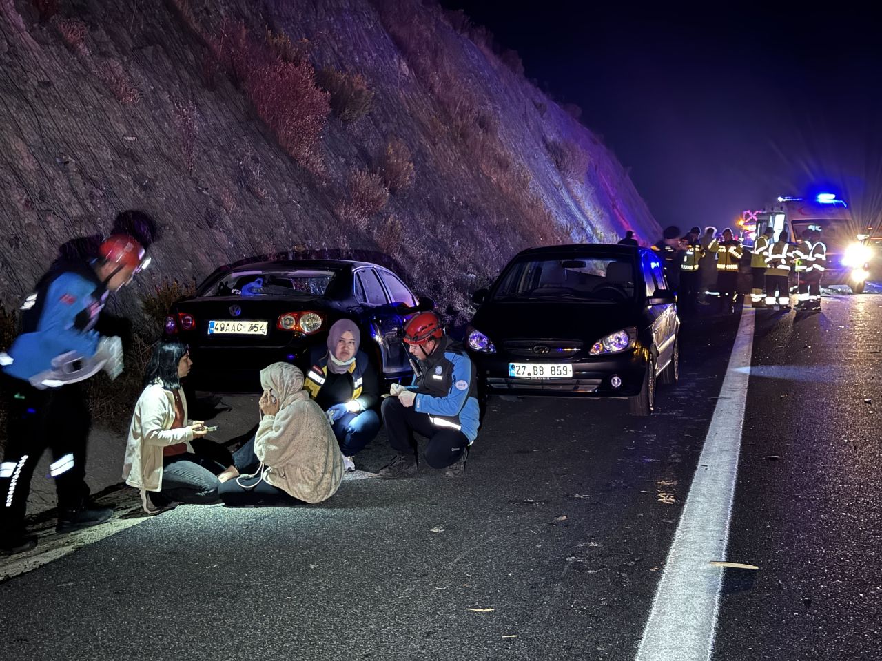 Otoyolda tomruk dehşeti! Tır arkasına bakmadan savurdu: Çok sayıda ölü ve yaralı var - 2. Resim