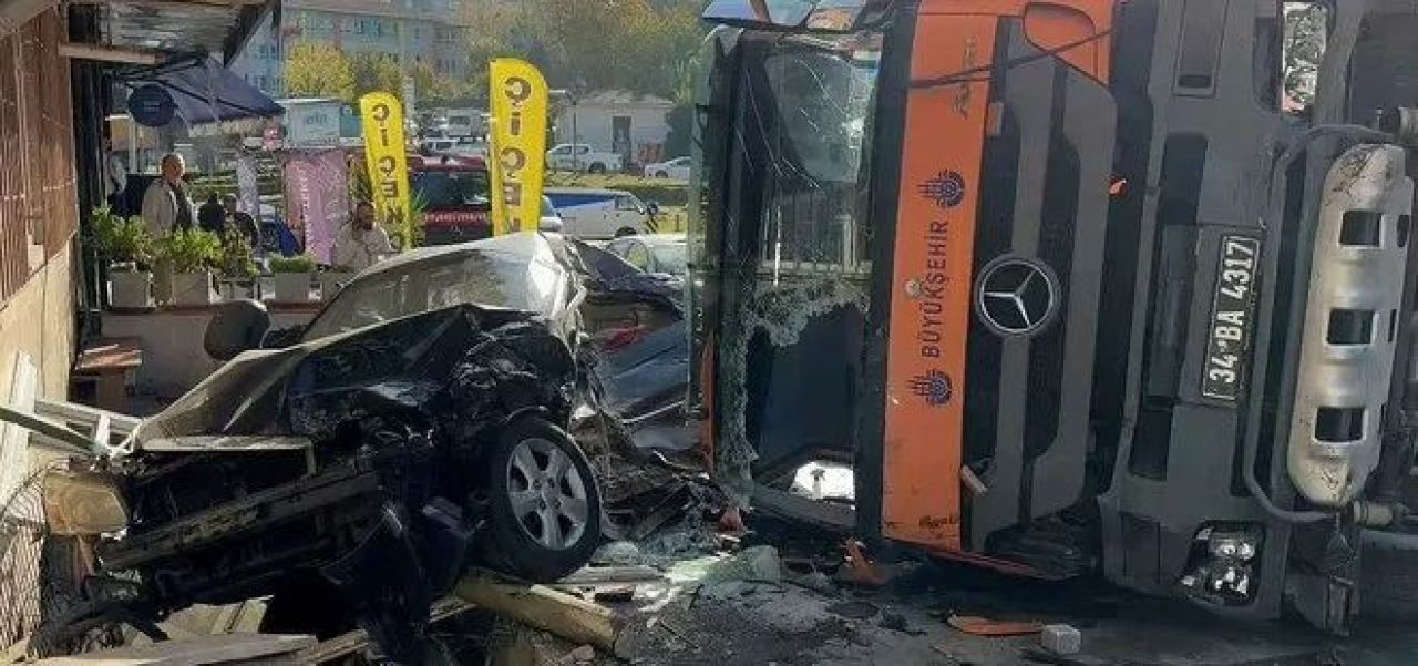 Son dakika | Bayrampaşa'da korkunç kaza! Yol bakım aracı kontrolden çıktı, ortalık savaş alanına döndü - 2. Resim