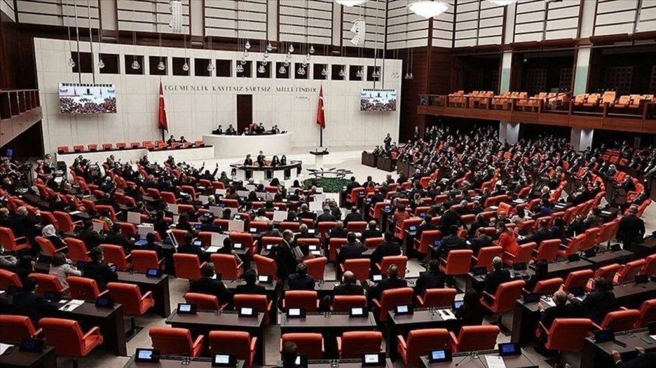 Çalışmalar tamamlandı! Ruhsatsız silah ve yetkisiz çakarlılar yandı - 2. Resim