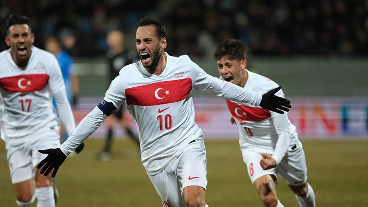 Hakan Çalhanoğlu İnter'den ayrılıyor! Türk yıldıza İngiltere'den dev teklif - 3. Resim