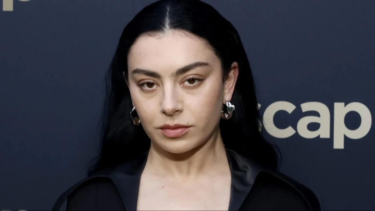 İngiliz şarkıcı Charli XCX ile akım oldu: Yılın kelimesi Brat! İşte anlamı - 2. Resim