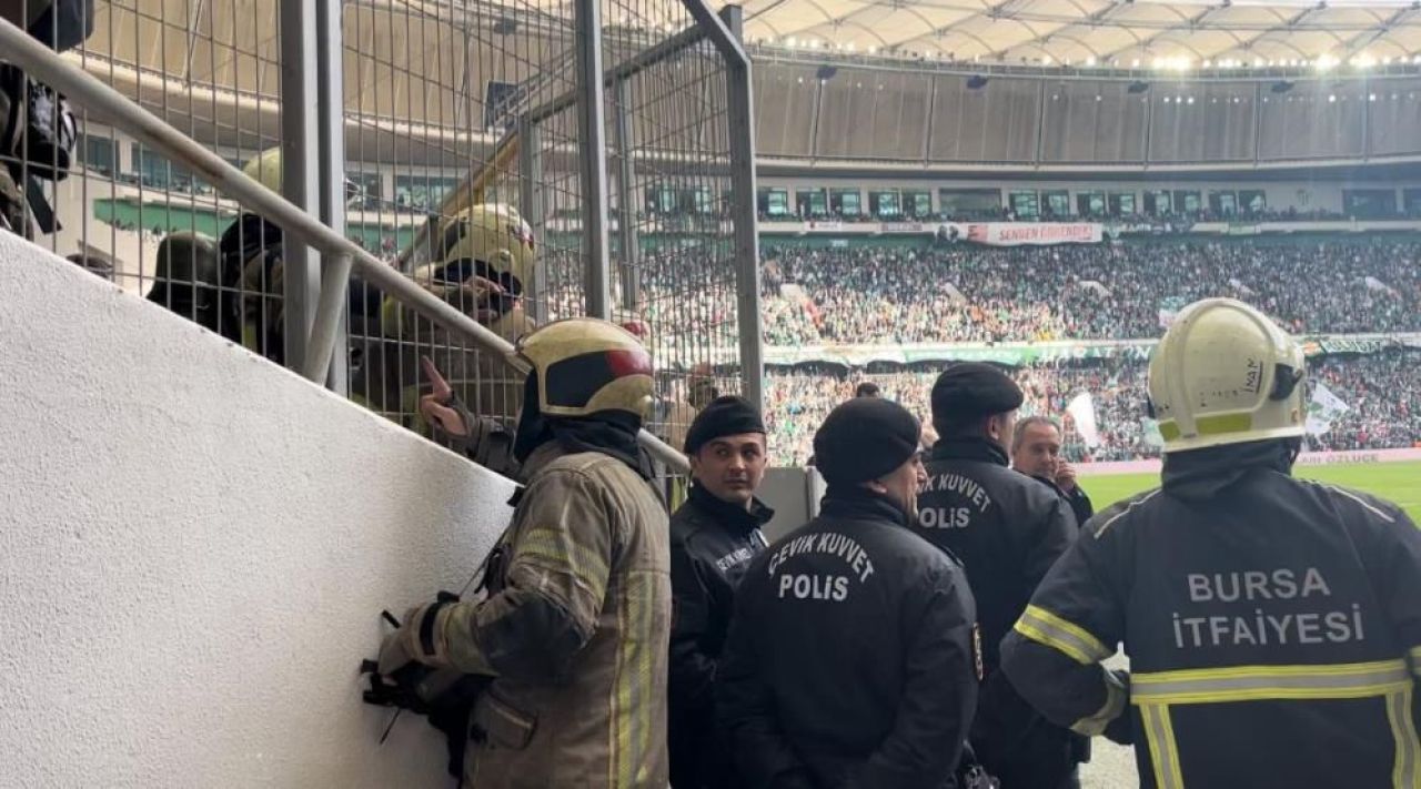 40 bin taraftar izliyordu: Bursaspor maçında yangın paniği! - 1. Resim