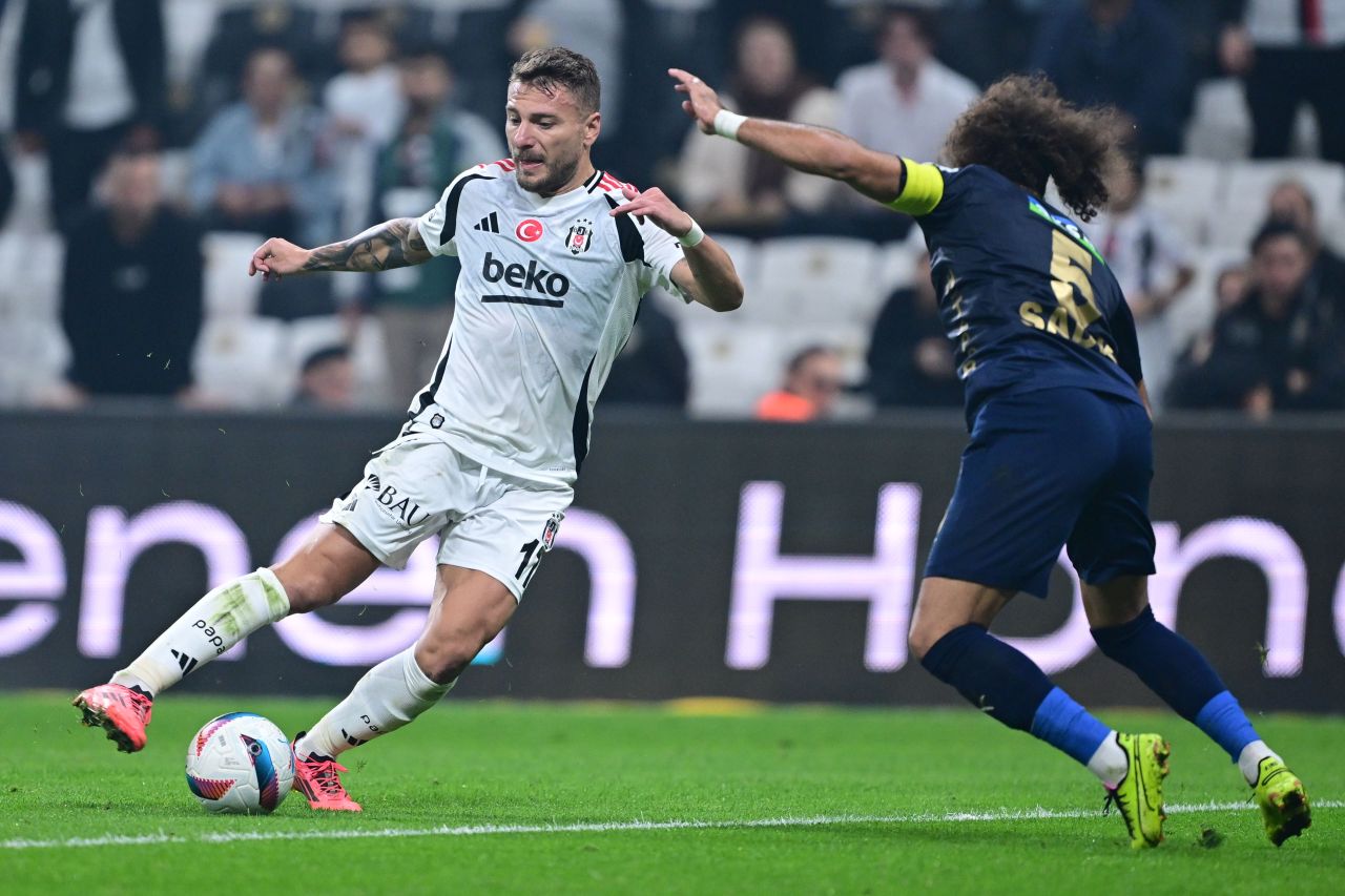 Maçta gergin anlar! Beşiktaş taraftarı Masuaku'ya dayanamadı: ''Ayakta duramıyor'' - 1. Resim