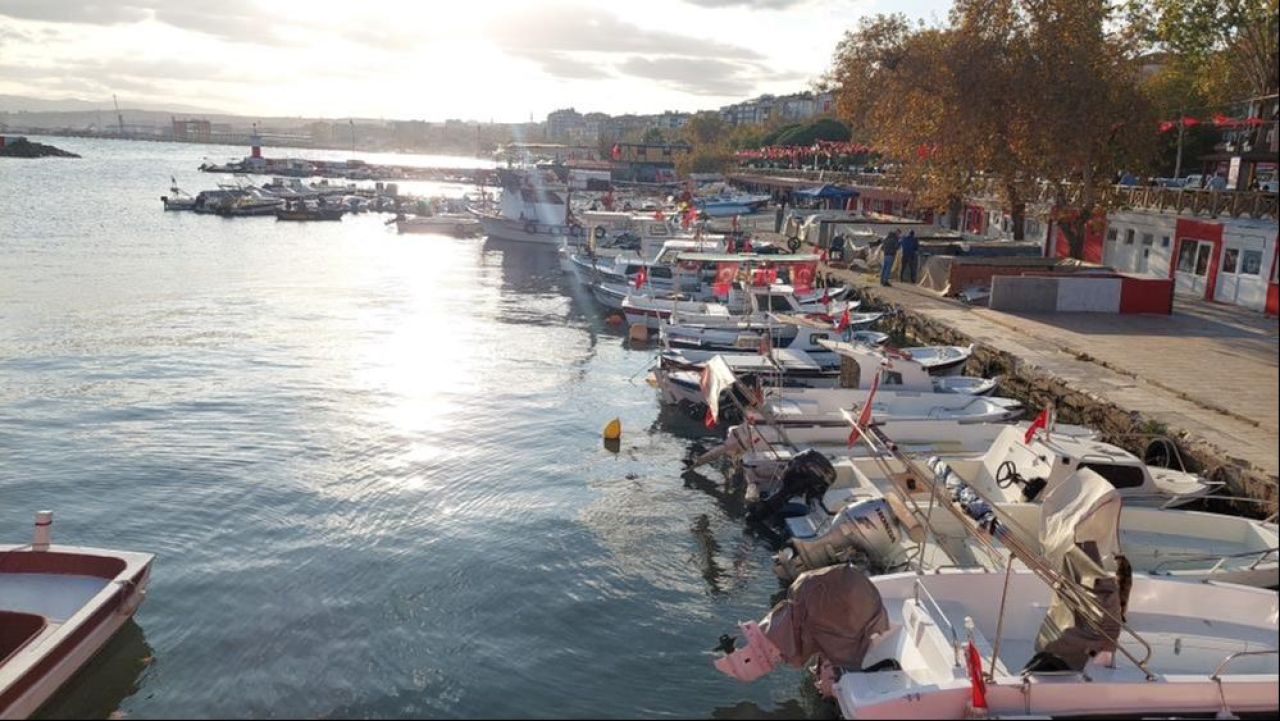 Marmara Denizi ulaşımına poyraz engeli: Seyahat durdu, balıkçılar ava çıkamadı! - 2. Resim